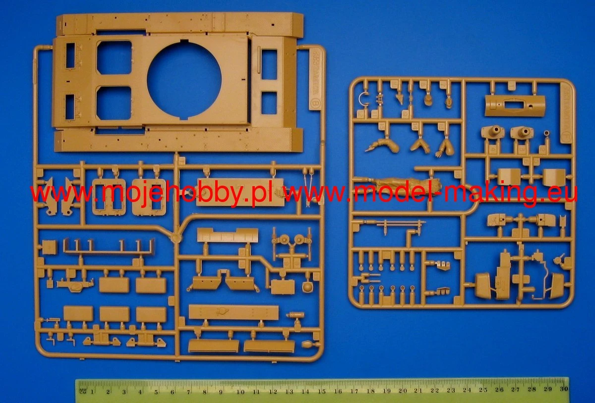 Tamiya 35290 German Panzerkampfwagen III Ausf.N (Sd.Kfz.141/2) 11 Tamiya 35290 German Panzerkampfwagen III Ausf.N (Sd.Kfz.141/2) - Image 9