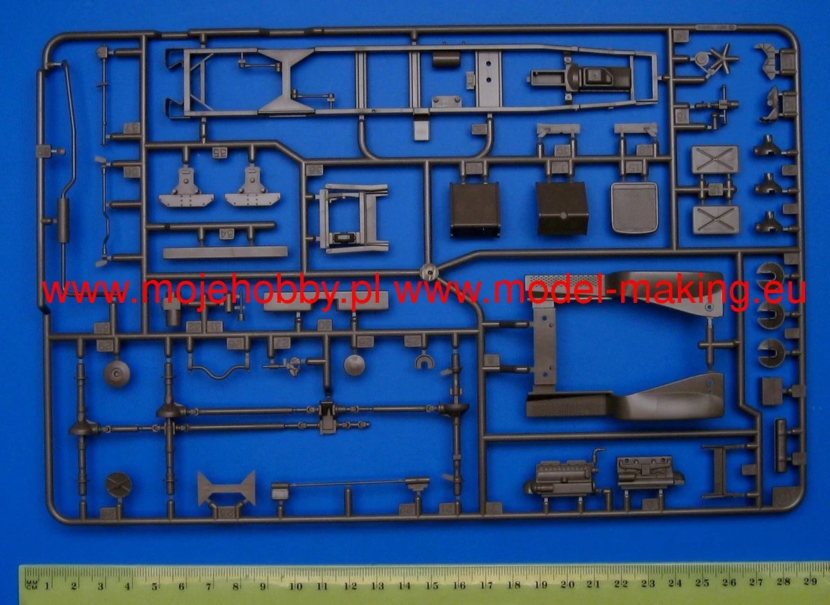 Tamiya 35218 US 2 1/2 Ton 6x6 Cargo Truck 5 Tamiya 35218 US 2 1/2 Ton 6x6 Cargo Truck - Image 3