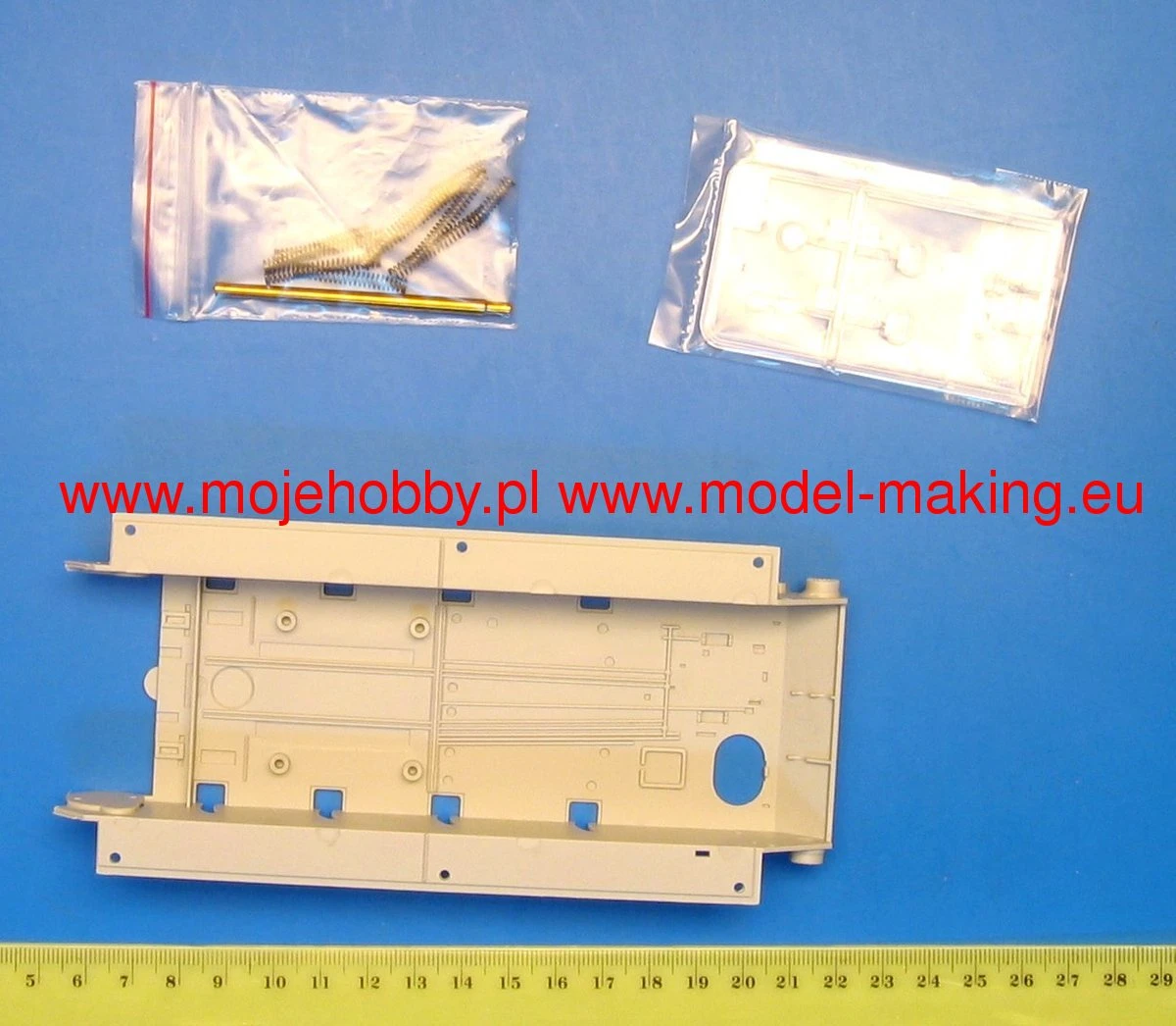 AFV Club 35S51 Soviet T-34/76 Model.1942 (Factory 112) Tank With Clear Turret And Upper Hull 5 AFV Club 35S51 Soviet T-34/76 Model.1942 (Factory 112) Tank With Clear Turret And Upper Hull - Image 3