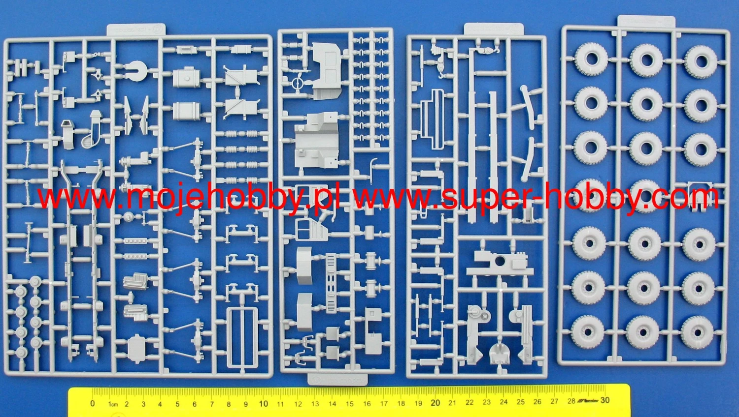 Model Collect Modelcollect UA72084 Man Tractor & Pershing II 6 Model Collect Modelcollect UA72084 Man Tractor & Pershing II - Image 4