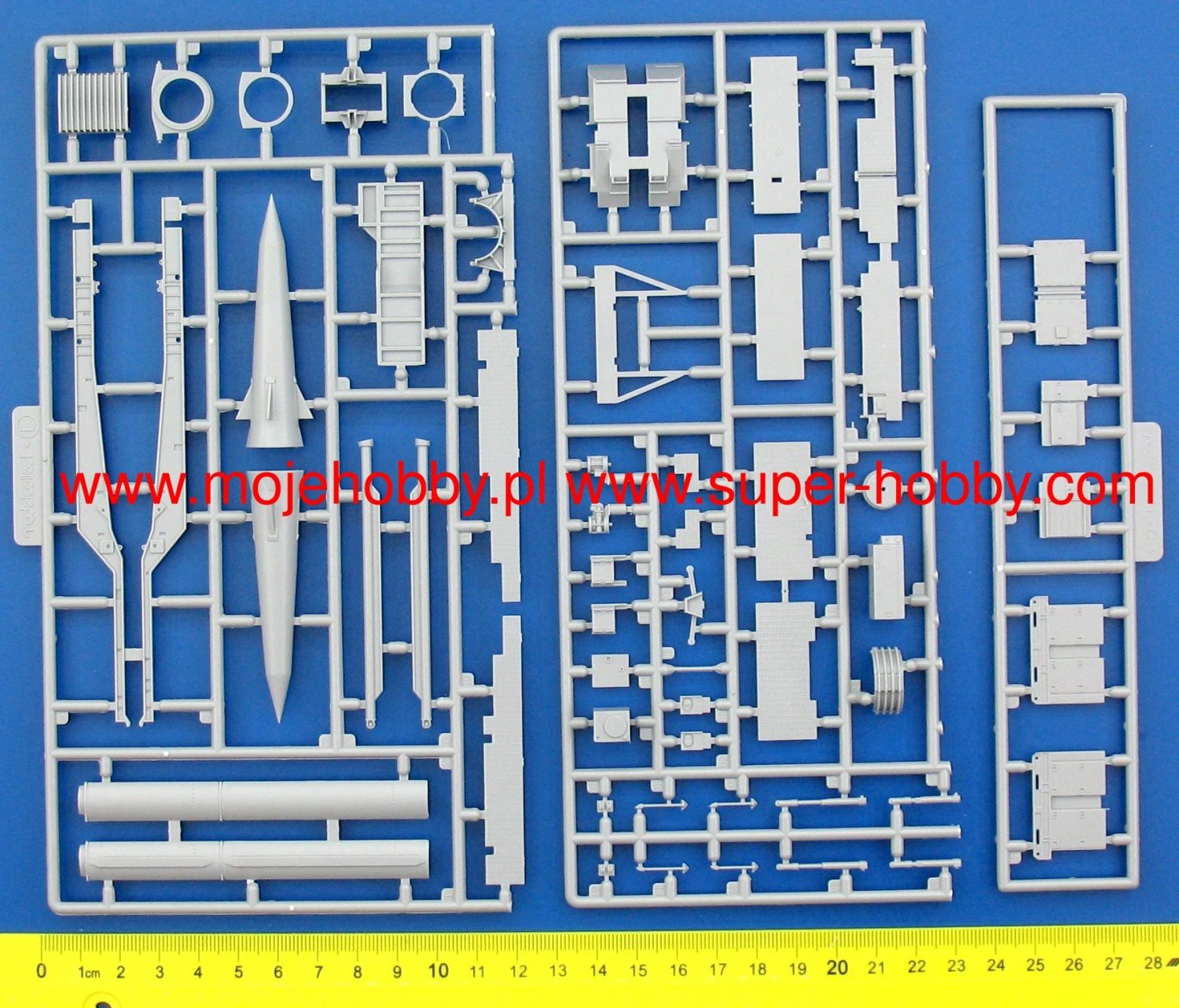 Model Collect Modelcollect UA72084 Man Tractor & Pershing II 7 Model Collect Modelcollect UA72084 Man Tractor & Pershing II - Image 5