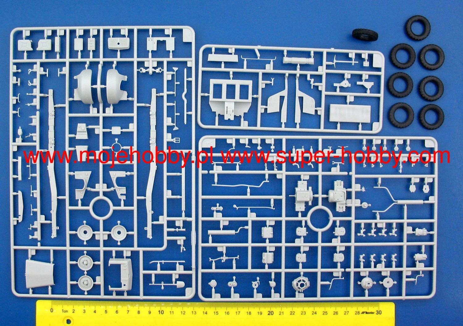 Bronco CB35132 Armored Krupp Protze Kfz.69 With 3.7cm Pak 36 (late Version) 5 Bronco CB35132 Armored Krupp Protze Kfz.69 With 3.7cm Pak 36 (late Version) - Image 3