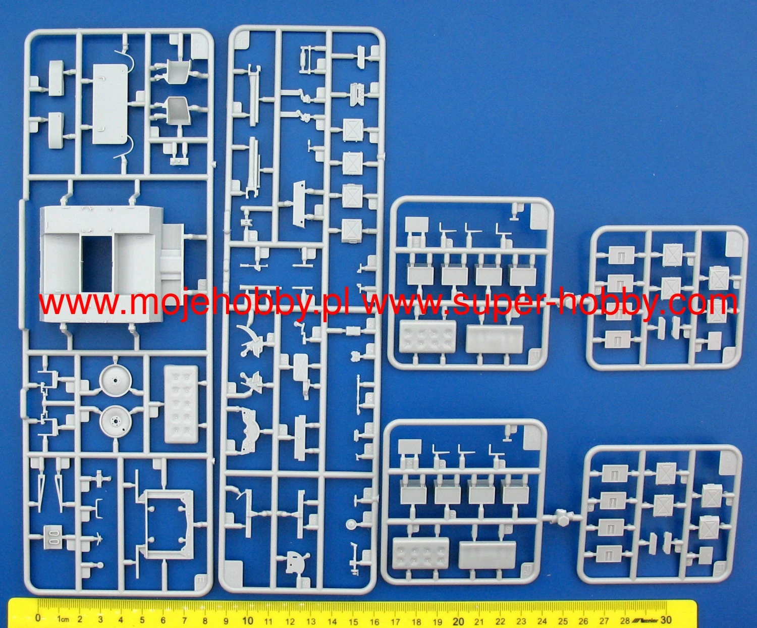 Bronco CB35132 Armored Krupp Protze Kfz.69 With 3.7cm Pak 36 (late Version) 6 Bronco CB35132 Armored Krupp Protze Kfz.69 With 3.7cm Pak 36 (late Version) - Image 4