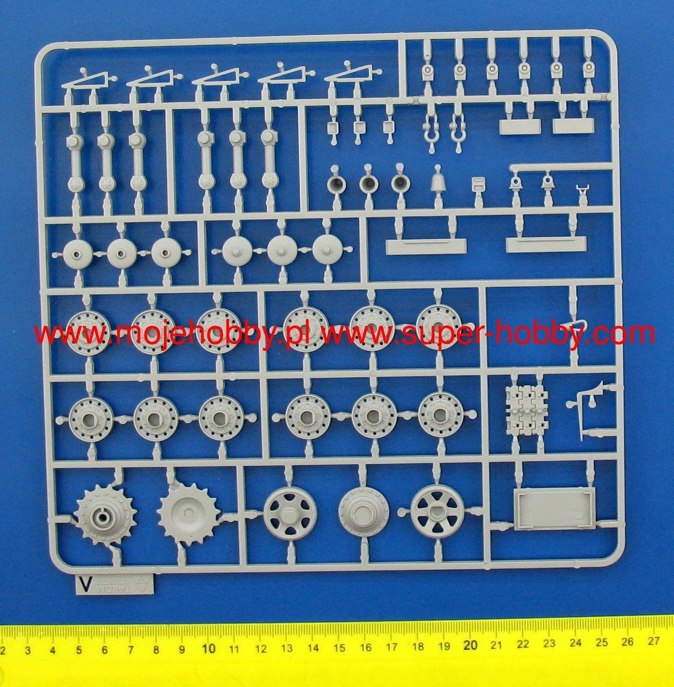 Takom 2112 Soviet Heavy Tank SMK 8 Takom 2112 Soviet Heavy Tank SMK - Image 6