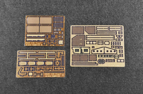 Trumpeter 01025 Russian 9P113 TEL W/9M21 Rocket Of 9K52 Luna-M Short-range Artillery 5 Trumpeter 01025 Russian 9P113 TEL W/9M21 Rocket Of 9K52 Luna-M Short-range Artillery - Image 3