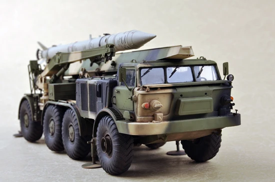Trumpeter 01025 Russian 9P113 TEL W/9M21 Rocket Of 9K52 Luna-M Short-range Artillery 7 Trumpeter 01025 Russian 9P113 TEL W/9M21 Rocket Of 9K52 Luna-M Short-range Artillery - Image 5