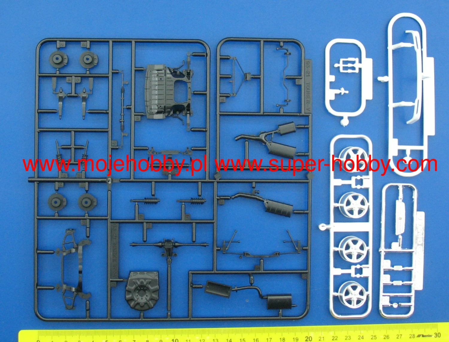 Aoshima 05859 Toyota JZX100 Chaser Tourer V '98 7 Aoshima 05859 Toyota JZX100 Chaser Tourer V '98 - Image 5