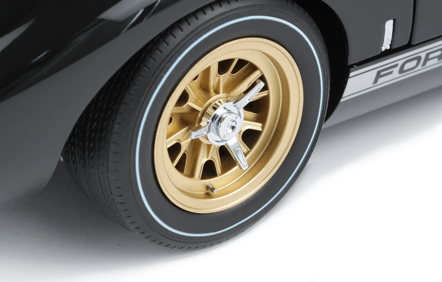 Meng Model RS002 Ford GT40 Mk.II '66 10 Meng Model RS002 Ford GT40 Mk.II '66 - Image 8