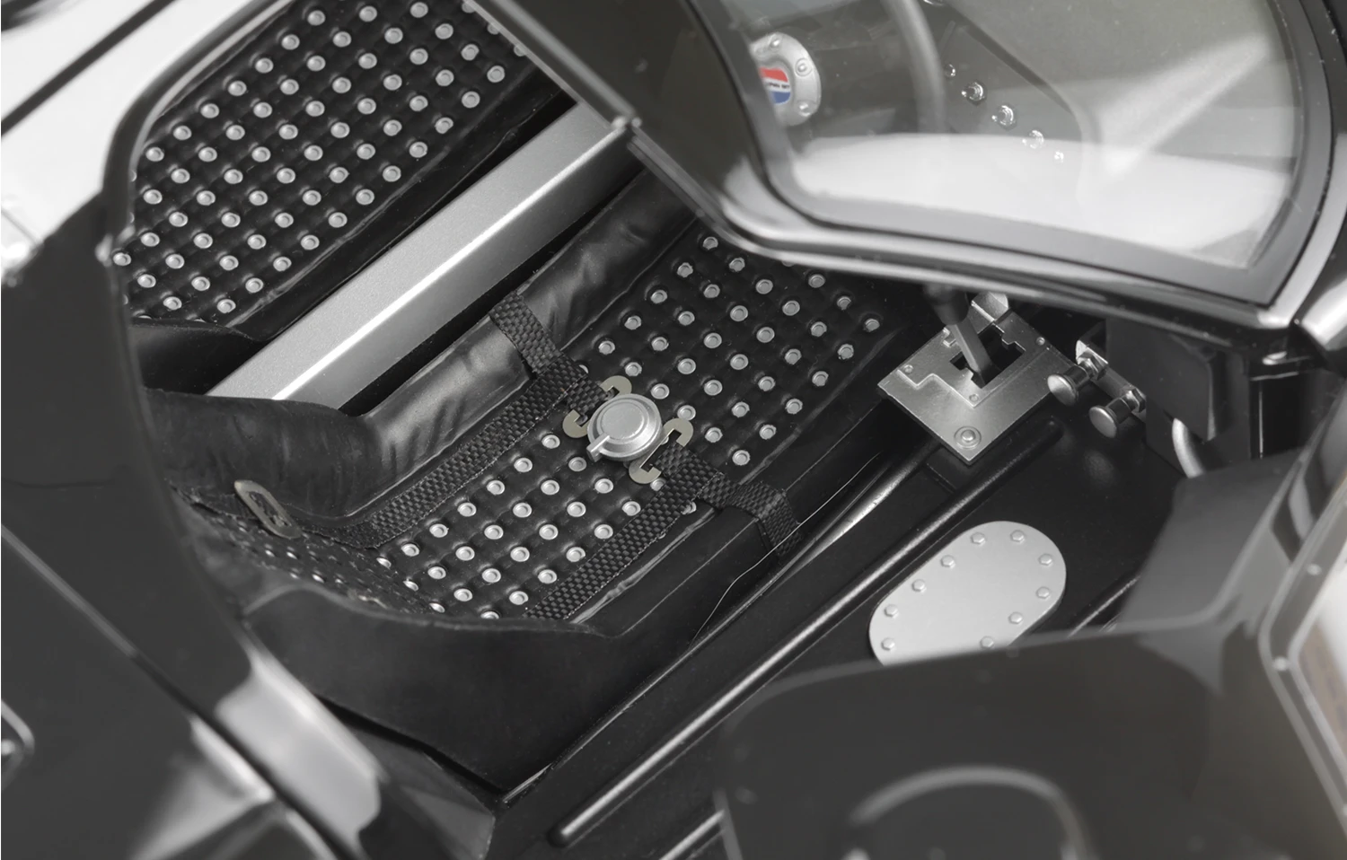 Meng Model RS002 Ford GT40 Mk.II '66 12 Meng Model RS002 Ford GT40 Mk.II '66 - Image 10