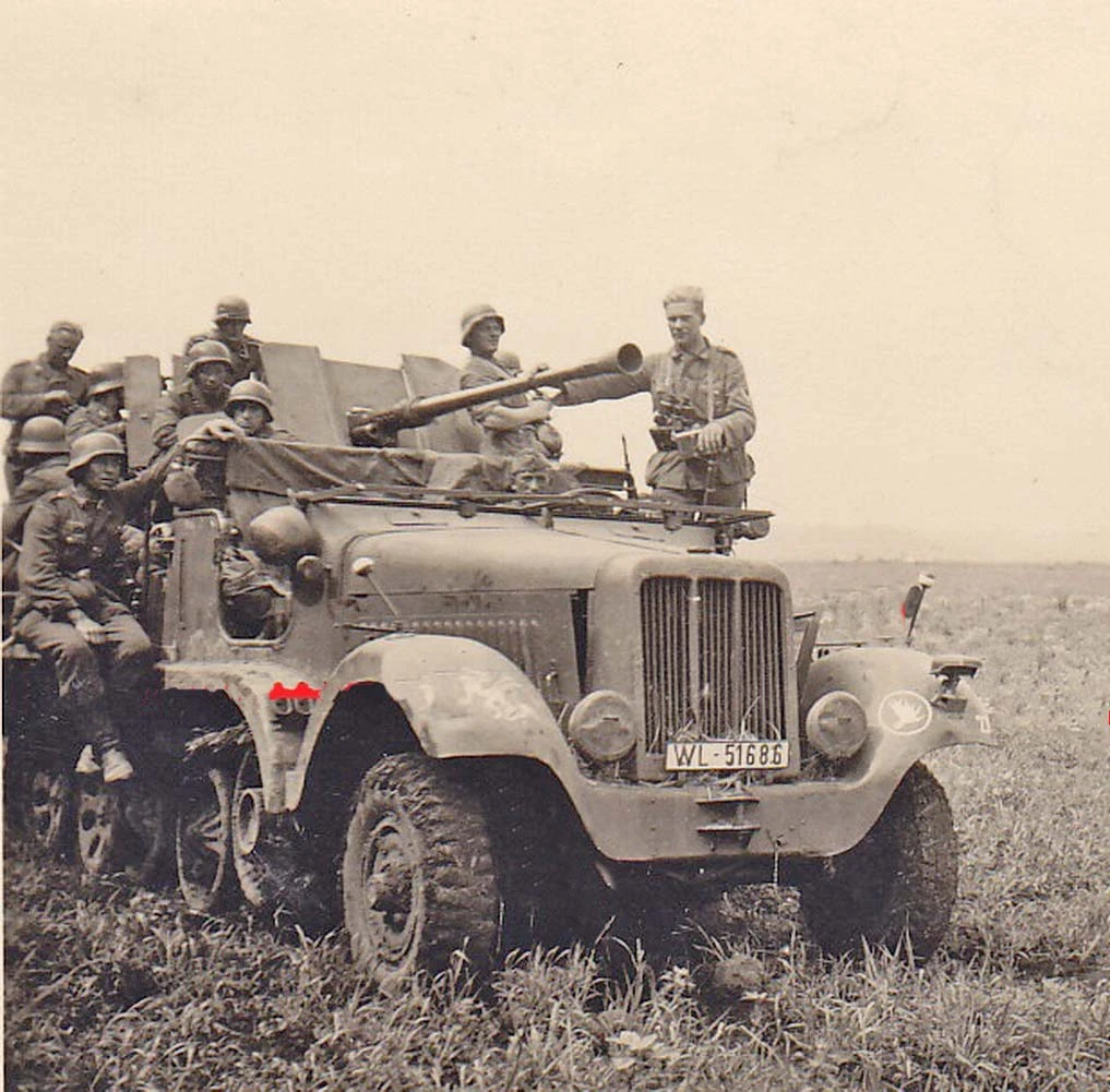ACE 72573 3,7cm Flak 36 Auf Fahrgestell MZgKw 5t Sd.Kfz. 6/2 4 ACE 72573 3,7cm Flak 36 Auf Fahrgestell MZgKw 5t Sd.Kfz. 6/2 - Image 2