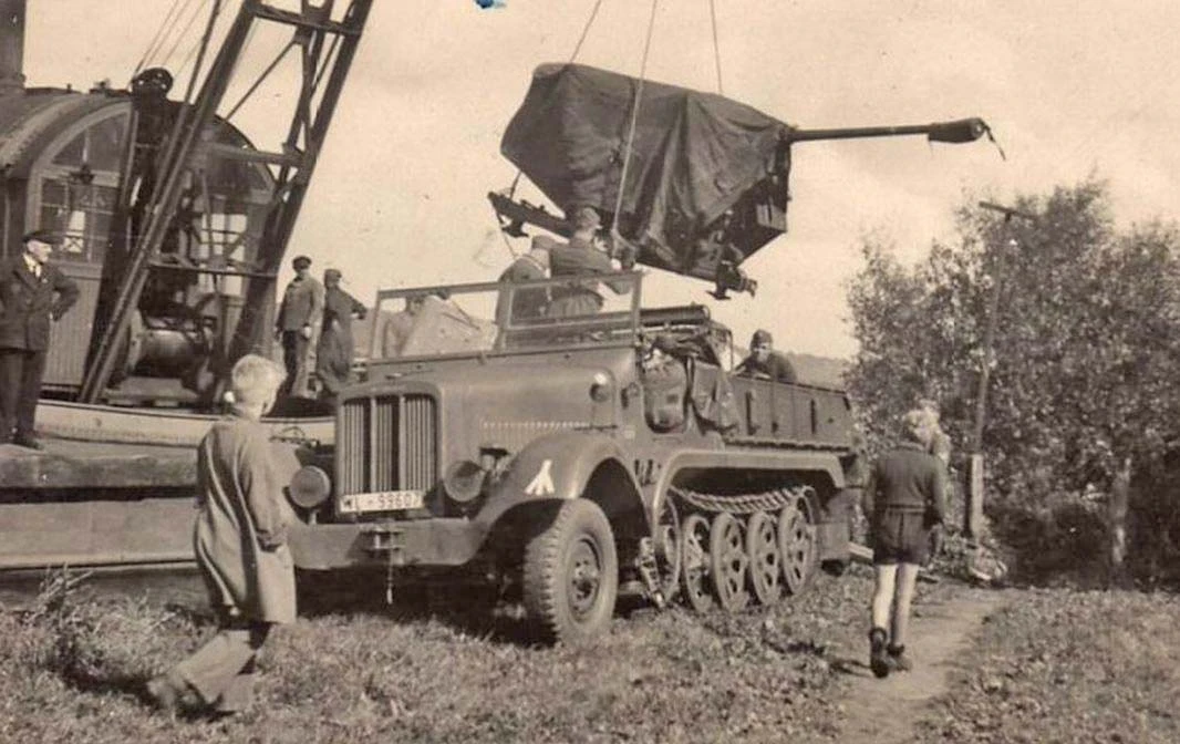 ACE 72573 3,7cm Flak 36 Auf Fahrgestell MZgKw 5t Sd.Kfz. 6/2 5 ACE 72573 3,7cm Flak 36 Auf Fahrgestell MZgKw 5t Sd.Kfz. 6/2 - Image 3