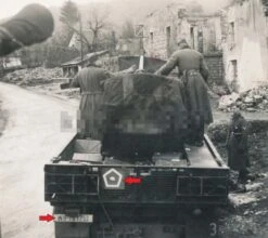 ACE 72573 3,7cm Flak 36 Auf Fahrgestell MZgKw 5t Sd.Kfz. 6/2 16 ACE 72573 3,7cm Flak 36 Auf Fahrgestell MZgKw 5t Sd.Kfz. 6/2 -Toy Model Store 41972 4