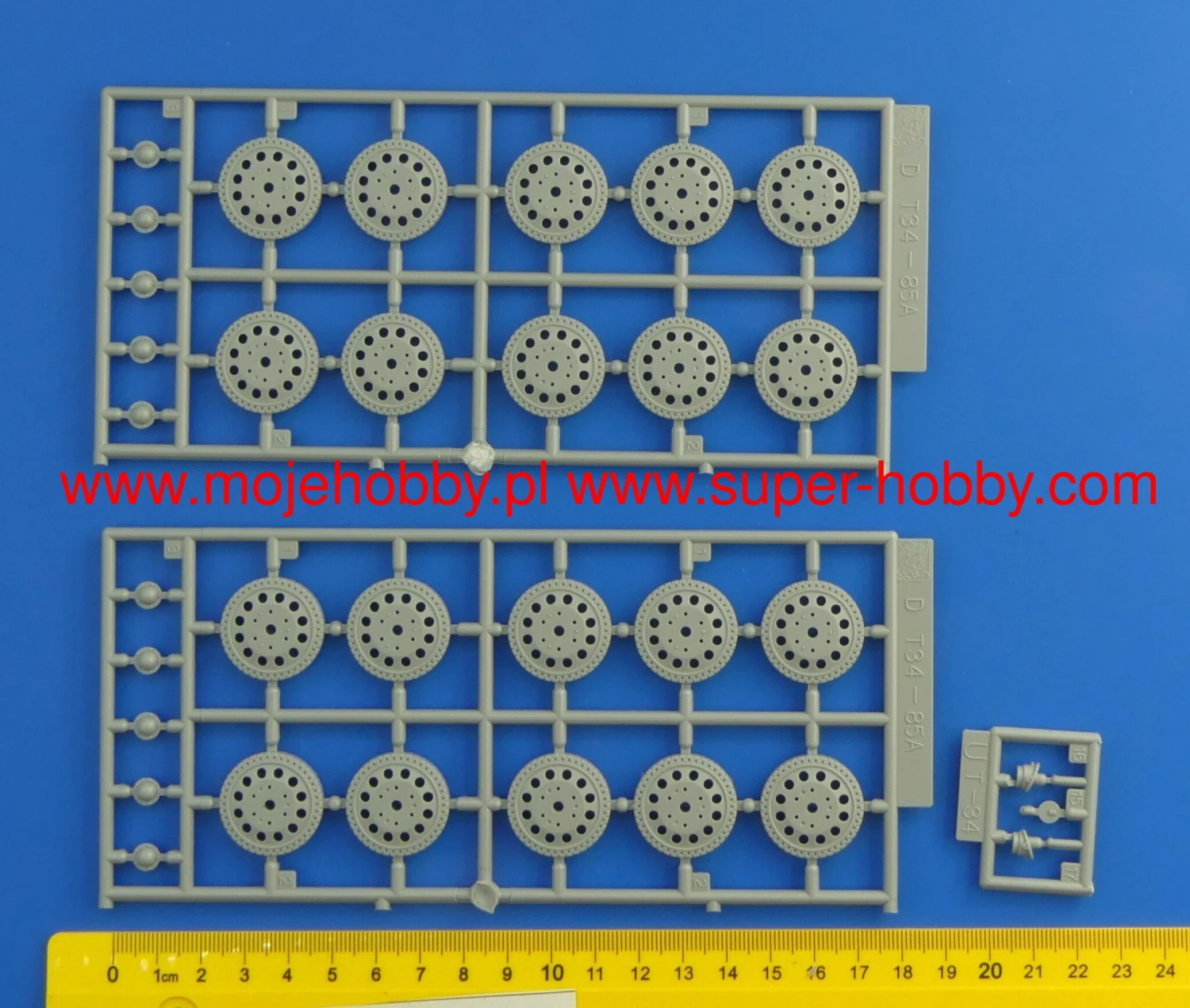 Dragon 6757 T-34/76 Mod.1943 W/Commander Cupola No.183 Factory 9 Dragon 6757 T-34/76 Mod.1943 W/Commander Cupola No.183 Factory - Image 7