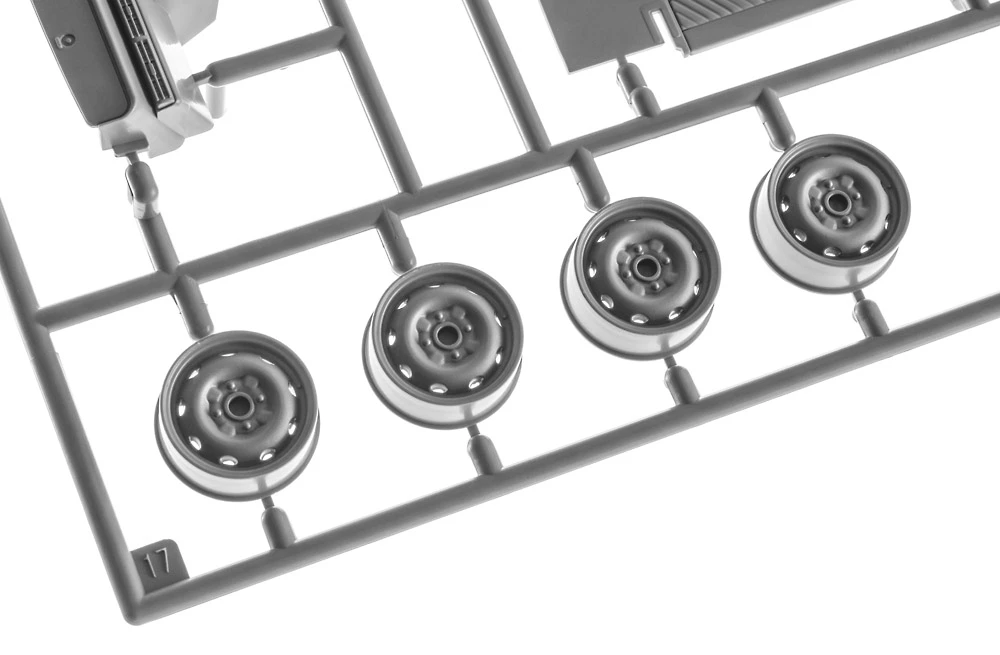 Hasegawa HC44 21144 Isuzu 117 Coupe Early Version (1968) 12 Hasegawa HC44 21144 Isuzu 117 Coupe Early Version (1968) - Image 10