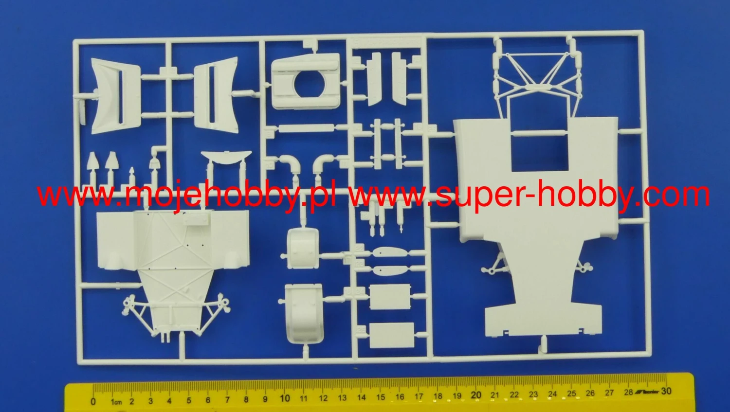 Revell 07709 Porsche 917K Le Mans Winner 1970 11 Revell 07709 Porsche 917K Le Mans Winner 1970 - Image 9
