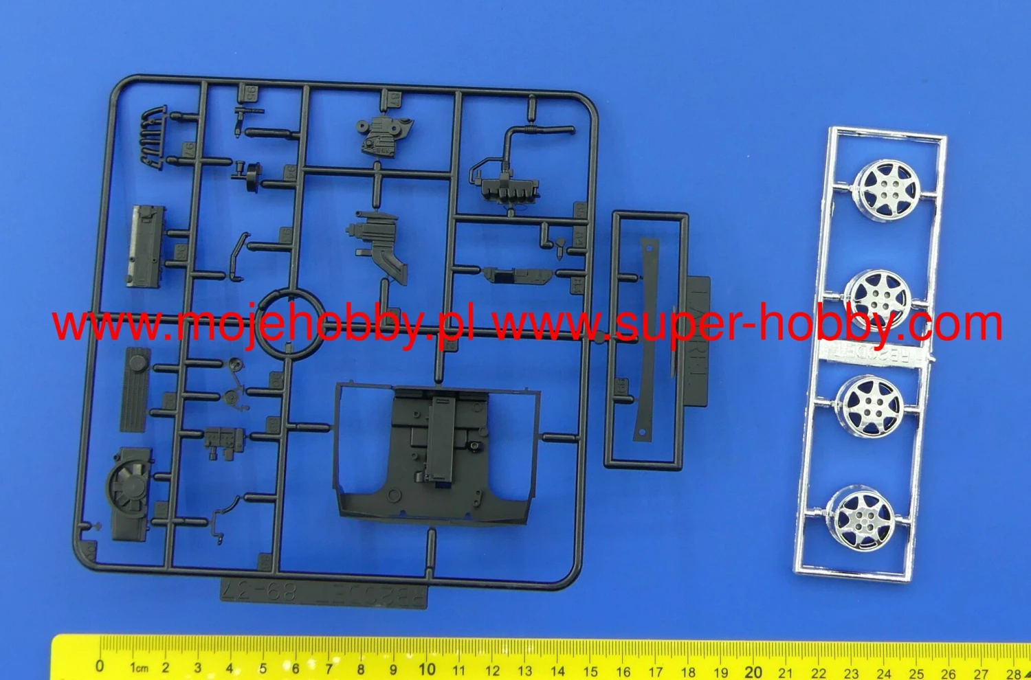 Aoshima 06128 MC#28 Nissan HC33 Laurel Medalist Club L '91 7 Aoshima 06128 MC#28 Nissan HC33 Laurel Medalist Club L '91 - Image 5