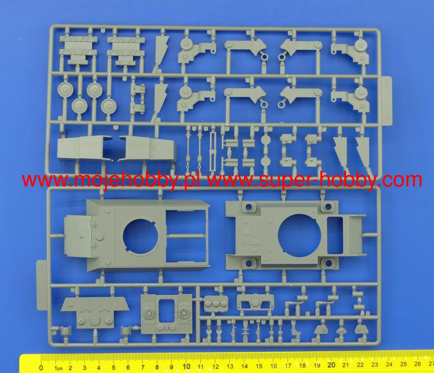 Model Collect UA72351 Fist Of War German Ausf. Vierfüßler "Nachteule" 5 Model Collect UA72351 Fist Of War German Ausf. Vierfüßler "Nachteule" - Image 3